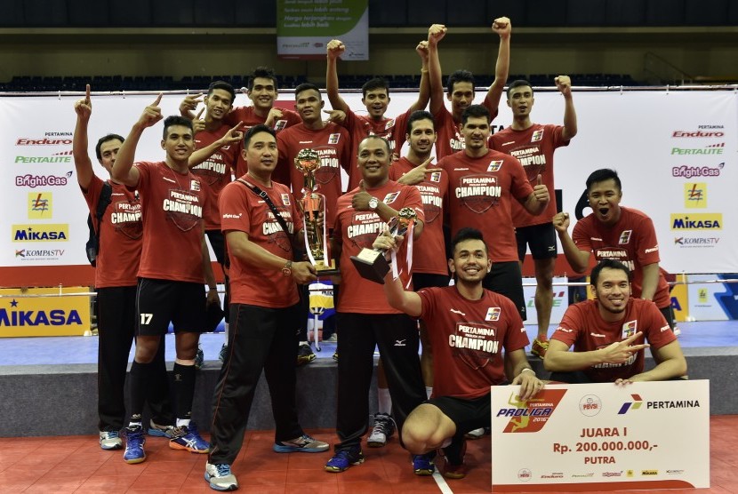 Tim bola voli Surabaya Samator saat menjadi juara Proliga 2016 di Jakarta, 15 Mei 2016.