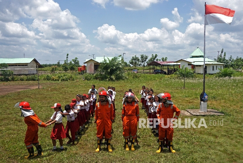 [Ilustrasi} Siswa Sekolah Dasar Negeri 23 Sui Sirih, Matan Hilir Selatan, Kab Ketapang, Kalimantan Barat, mengikuti sosialisasi penanggulangan dan pencegahan kebakaran hutan/lahan.