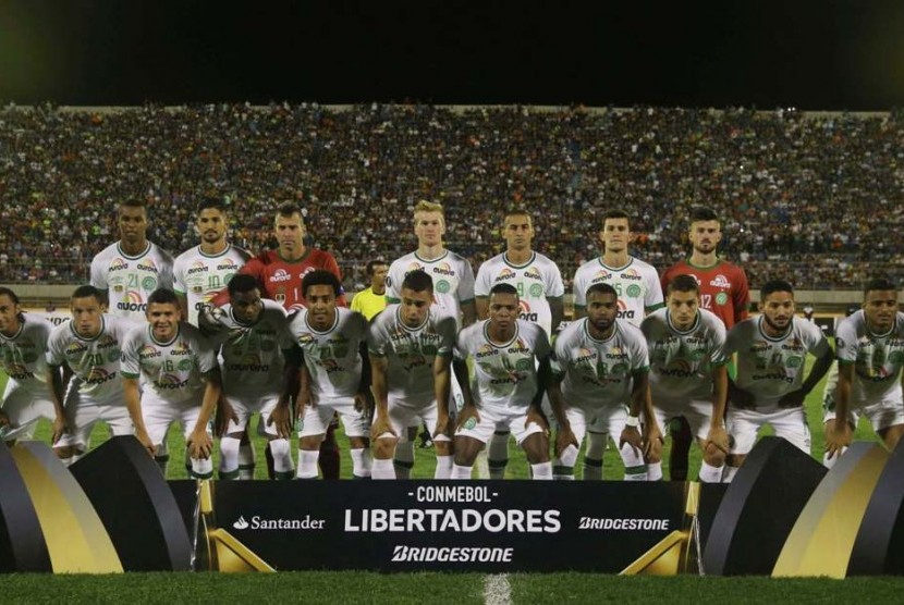 Tim Chapecoense berpose menjelang pertandingan Copa Libertadores melawan wakil Venezuela, Zulia, Rabu (8/3) pagi WIB.