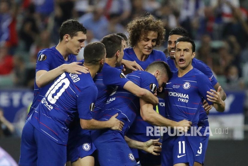 Tim Chelsea merayakan gol Olivier Giroud (tengah) pada pertandingan final Liga Europa di Stadion Olympic, Baku, Azerbaijan, Kamis (30/5) dini hari.