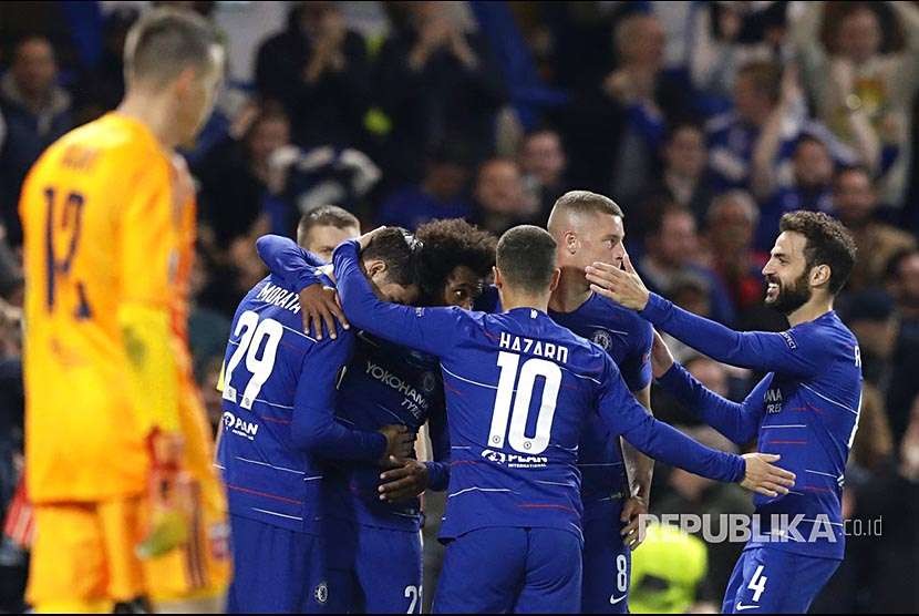 Tim Chelsea merayakan gol pada pertandingan Grup L Liga Europa antara Chelsea melwan Vidi FC di Stamford Bridge Stadium, London, Jumat (5) dini hari.