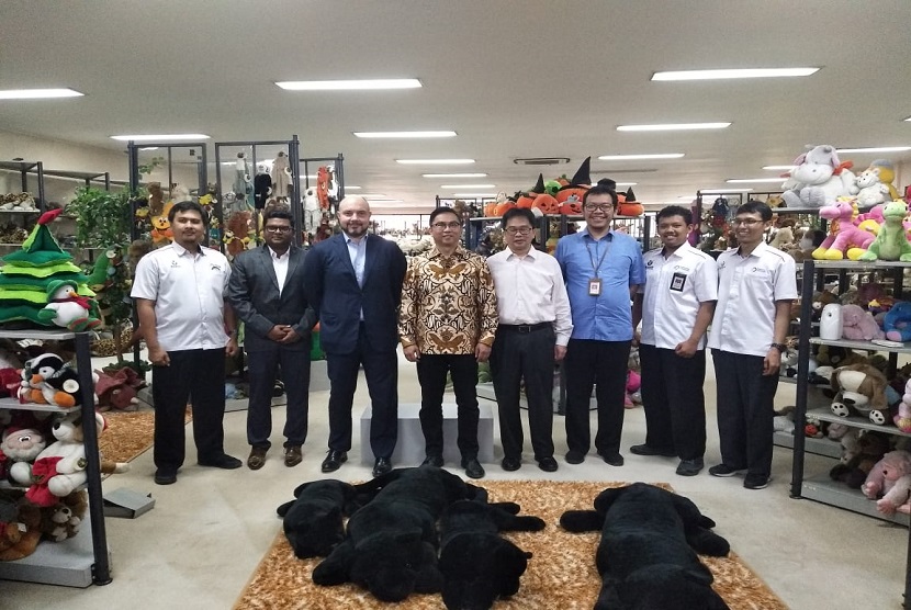 Tim dari Kementerian Perindustrian melakukan kunjungan ke ke pabrik mainan Sunindo yang berlokasi di Cileungsi, Jawa Barat.