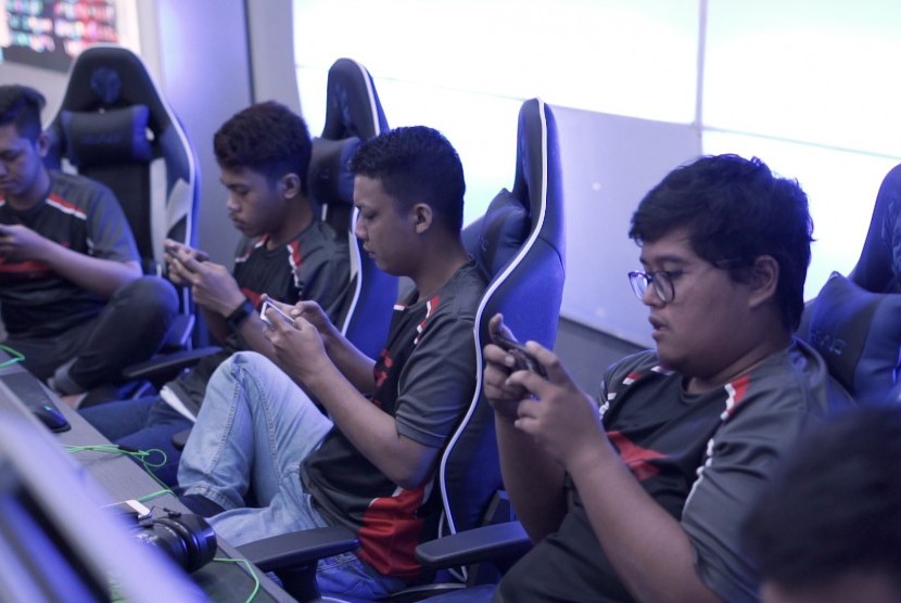 Atlet esport (ilustrasi). Riset dan konsisten jadi kunci berkarier di dunia gim online