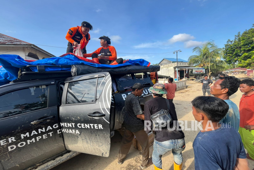 Tim DMC Dompet Dhuafa hingga 1 Desember melakukan respons darurat dari Sumatra hingga Aceh dengan menyasar 9.633 penerima manfaat. Tim melibatkan 72 personel, dua mobil taktis, serta tujuh mobil operasional. 