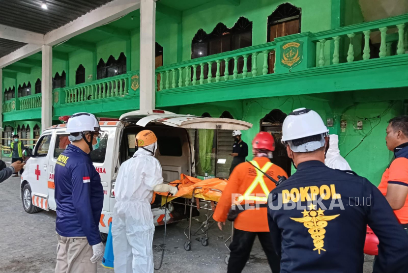 Kabasarnas: Struktur Runtuhan Masih Nempel Bangunan Lain, Evakuasi Ekstra Hati-Hati