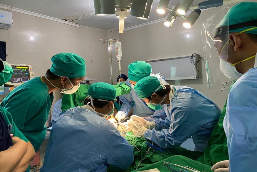 tim Dokter RSUD Sekayu yang berkolaborasi dengan beberapa dokter bedah Palembang, Sabtu (20/6) berhasil melakukan operasi bedah saraf perdana dilakukan RS level Kabupaten/Kota di Sumsel.