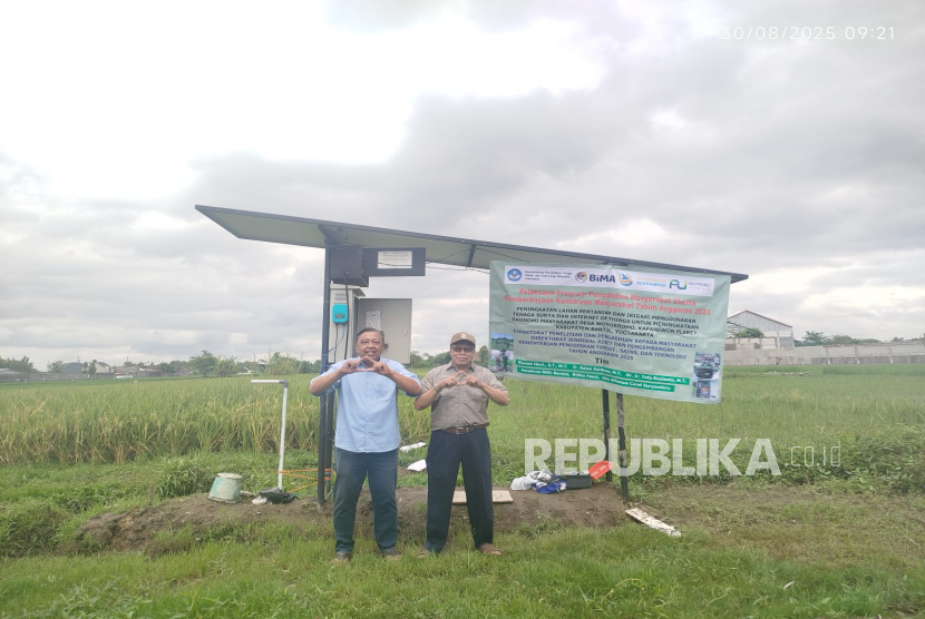 Tim dosen dari Universitas AKPRIND Indonesia melakukan pengabdian masyarakat dalam rangka peningkatan lahan pertanian dan irigasi menggunakan tenaga surya dan Internet of Things (IoT) untuk meningkatkan ekonomi masyarakat Desa Wonokromo, Kabupaten Bantul.  