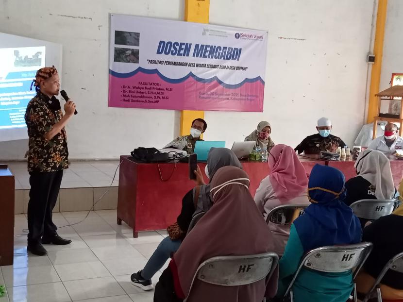 Tim Dosen Mengabdi  IPB University hadir di Balai Desa Benteng, Kecamatan Ciampea, Kabupaten Bogor pada Kamis (30/9) untuk membahas potensi pengembangan desa wisata.