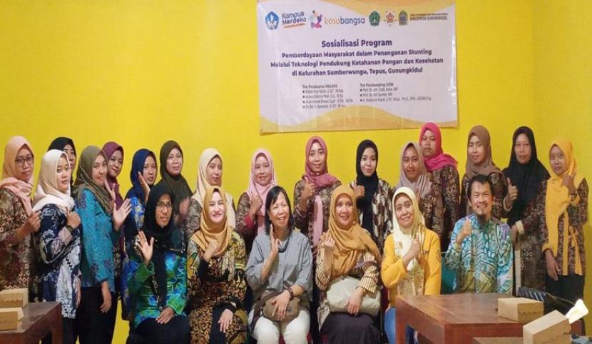 Tim Dosen Universitas Gadjah Mada (UGM) bekerja sama dengan tim Universitas Jenderal Achmad Yani Yogyakarta (Unjaya) melaksanakan kegiatan pencegahan dan penanganan kasus stunting di Desa Sumberwungu, Tepus, Gunungkidul, beberapa waktu lalu.