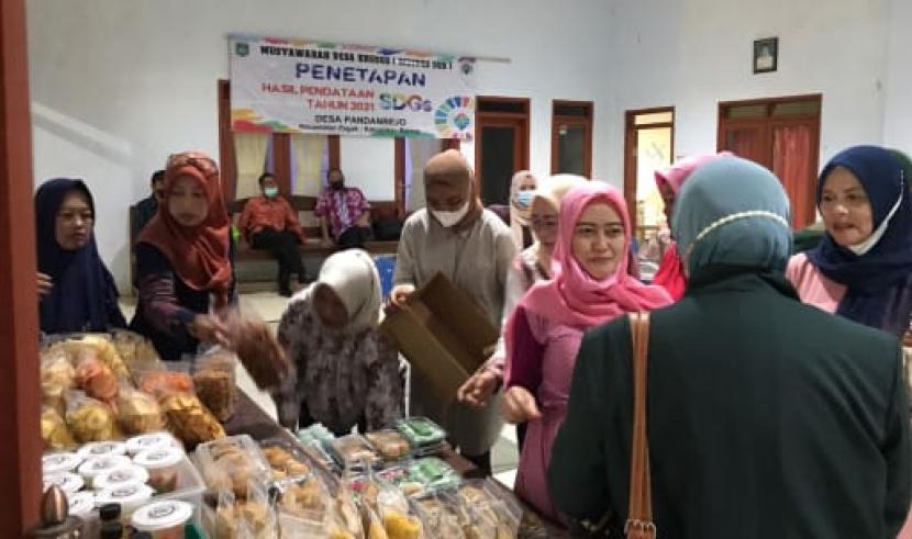 Tim dosen Universitas Muhammadiyah Malang (UMM) memberikan pendampingan dalam pengolahan makanan sehat dan //rebranding// produk pada 15 Usaha Kecil dan Menengah (UKM) yang berada di  Desa Pandanrejo, Kecamatan Bumiaji, Kota Batu. 
