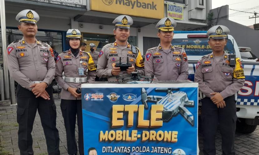  Tim Drone Subdit Gakkum Ditlantas Polda Jawa Tengah bersama Jajaran Satlantas Polres Semarang, saat uji coba.