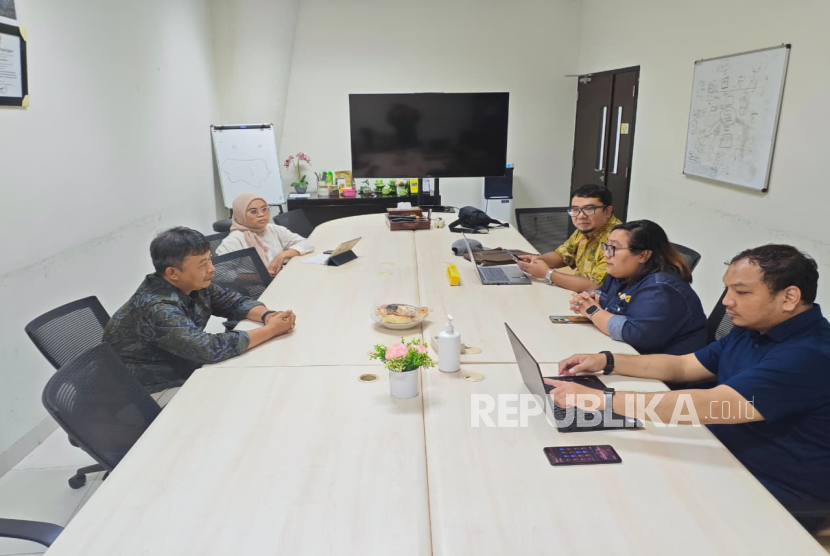 Tim Ekspedisi Patriot UI bertatap muka dengan perwakilan Pemkab Sambas Kalimantan Barat