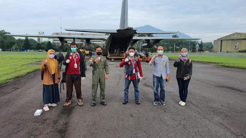 Tim Emergensi Medis atau Emergency Medical Team (EMT) kloter pertama dari Universitas Brawijaya (UB) dan RSUD Saiful Anwar (RSSA)  diberangkatkan ke Mamuju, Sulawesi Barat (Sulbar), Kamis (21/1).