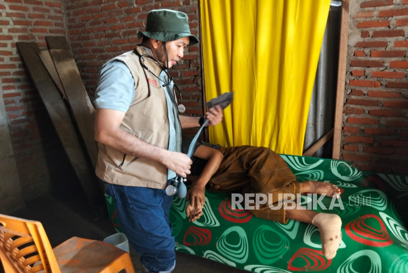 Tim Medis BSMI Tembus Kegelapan Rawat Penyintas Banjir Aceh