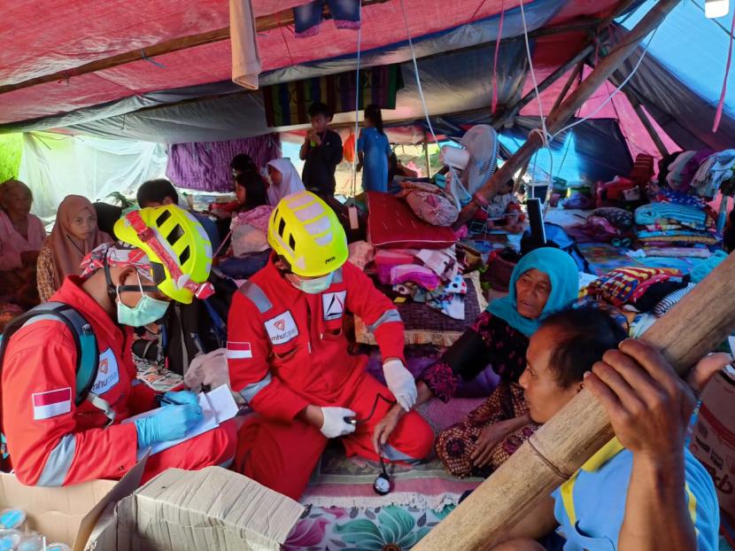  Tim ESDM Siaga Bencana MHU-MMSGI bersama dengan Tim BNPB, BPBD, dan Basarnas Provinsi Jawa Barat bekerja sama memberikan bantuan kemanusiaan untuk para penyintas gempa Cianjur.