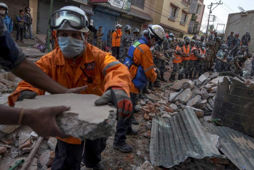 Tim evakuasi gempa Nepal