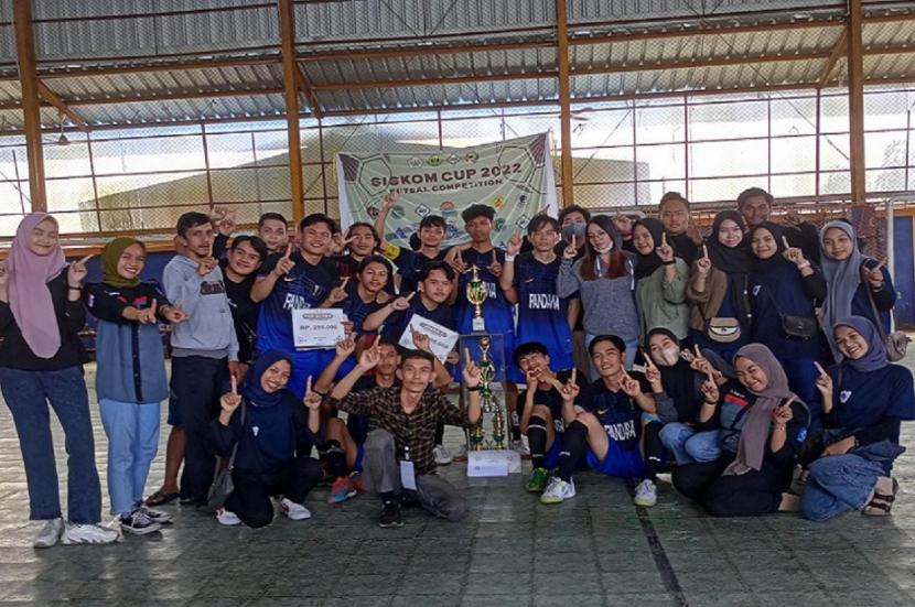 Tim futsal Universitas BSI (Bina Sarana Informatika) kampus Pontianak kembali menorehkan prestasi dalam ajang Siskom Cup 2022.