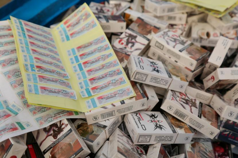  Tim gabungan Bea Cukai Tegal dan Satpol PP Kabupaten Brebes sita 120 slop atau 1.200 bungkus rokok ilegal.