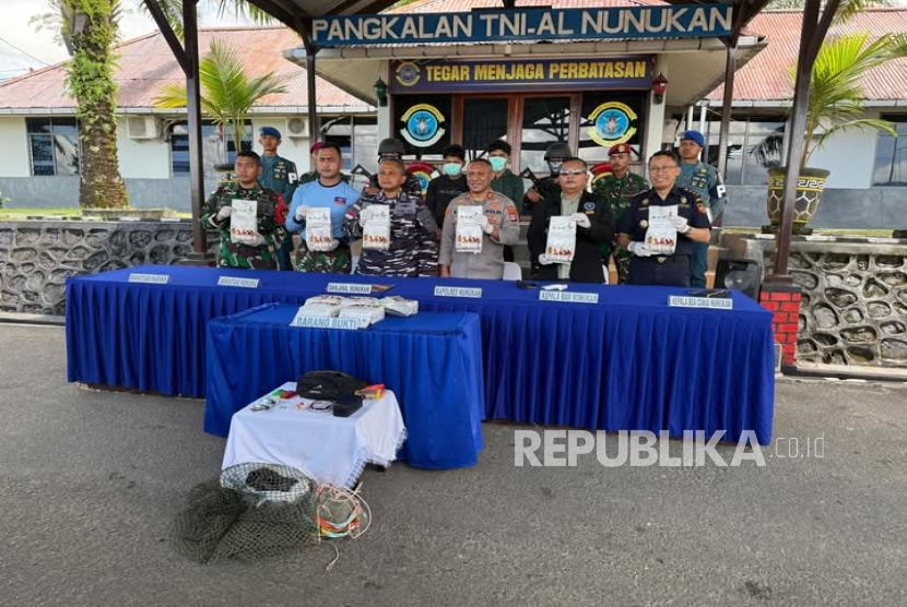Tim gabungan mengamankan narkotika seberat 11,5 kg yang berasal dari Malaysia.