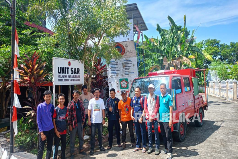 Tim gabungan petugas pencarian memulai mencari pendaki asal Tasikmalaya yang hilang di Gunung Baliase Sulawesi Selatan. 