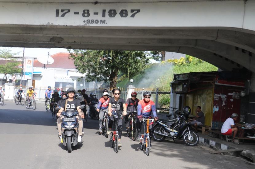 Tim Gowes UMP dan UMY dalam rangka semarak Pra Muktamar Muhammadiyah ke-48 bersepeda di Purwokerto.
