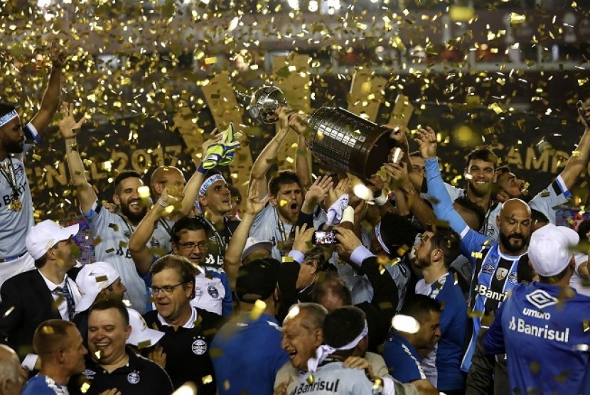 Tim Gremio merayakan gelar juara Copa Libertadores 2017.