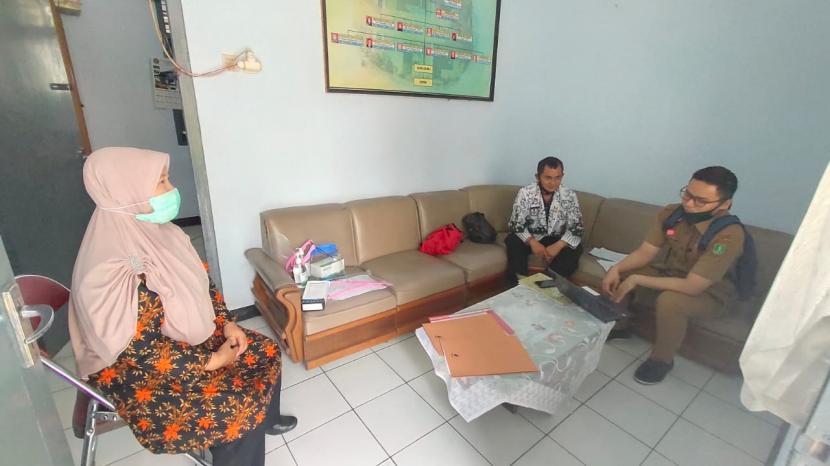 Tim Gugus Tugas Covid-19 Kota Sukabumi melakukan verifikasi kesiapan sekolah menggelar belajar tatap muka di SMALB SLB B Budi Nurani Sukabumi, Selasa (11/8)