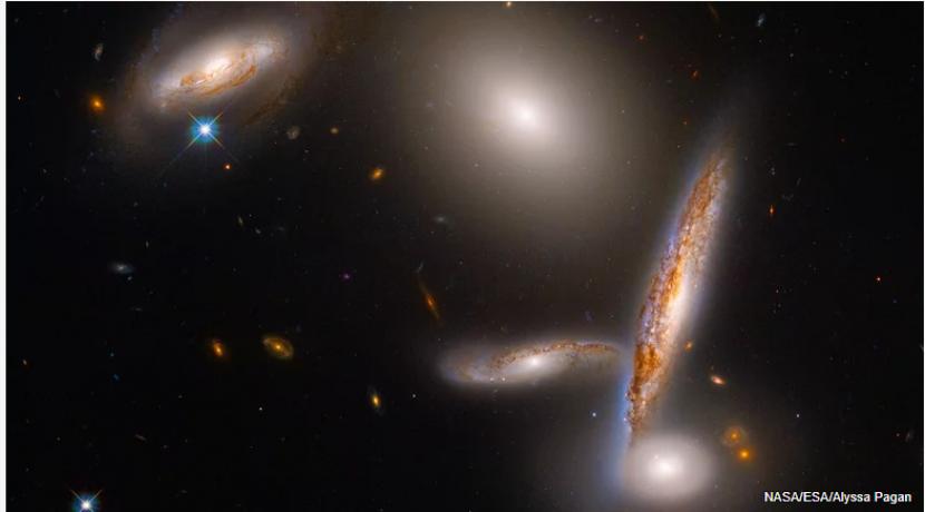 Tim Hubble telah membagikan gambar khusus yang diambil oleh teleskop yang menunjukkan lima galaksi dikelompokkan bersama.