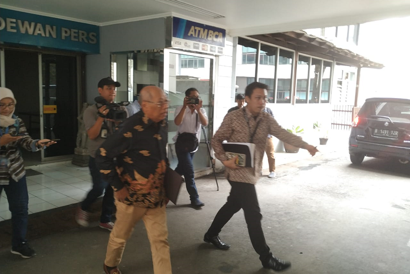 Tim Hukum PDIP tiba di Gedung Dewan Pers, Kebon Sirih, Menteng, Jakarta, Jumat (17/1). 