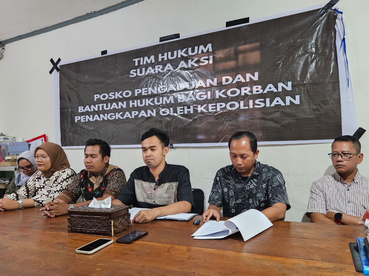 Tim Hukum Suara Aksi (THSA) menyampaikan keterangan pers di Kantor Lembaga Bantuan Hukum Semarang, Jawa Tengah, Rabu (3/9/2025).