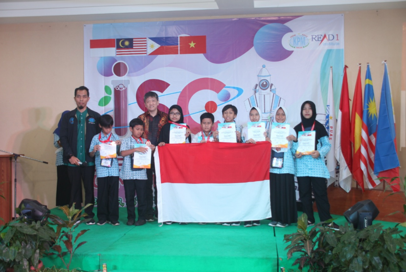 Tim Indonesia berkompetisi dalam International Science Competition (ISC). 