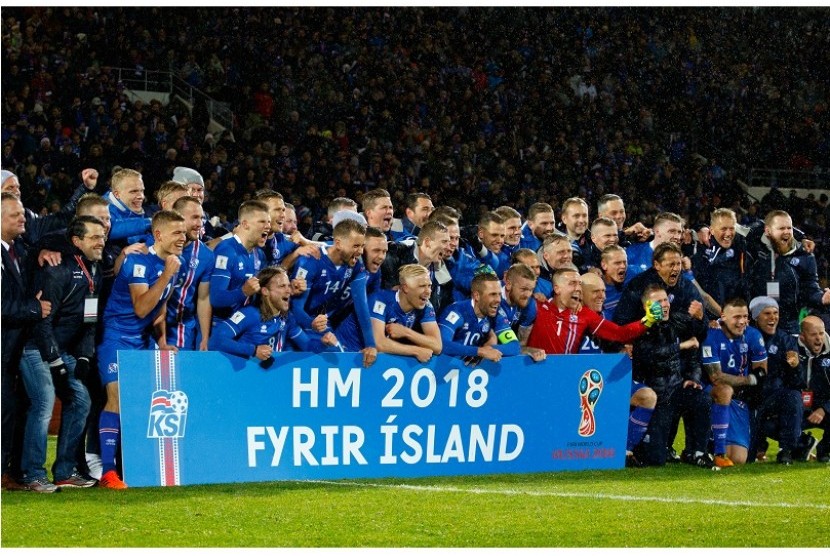 Tim Irlandia merayakan keberhasilan lolos ke Piala Dunia 2018.