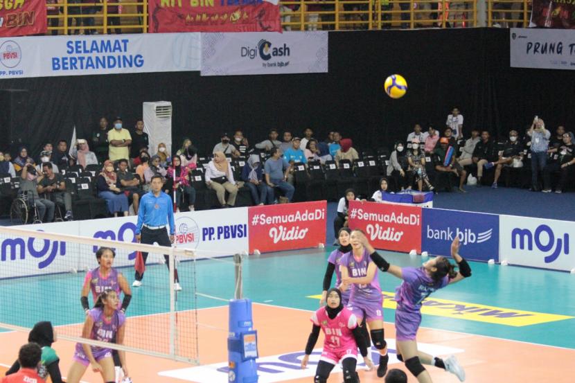 Tim Jakarta BIN harus tertinggal terlebih dulu di setiap set-nya bahkan harus rela melepas set ketiga untuk Jakarta Elektrik PLN sebelum akhirnya menyudahi perlawanan tim Jakarta Elektrik PLN dengan skor 3-1 (25-23, 25-21, 20-25 dan 31-29).