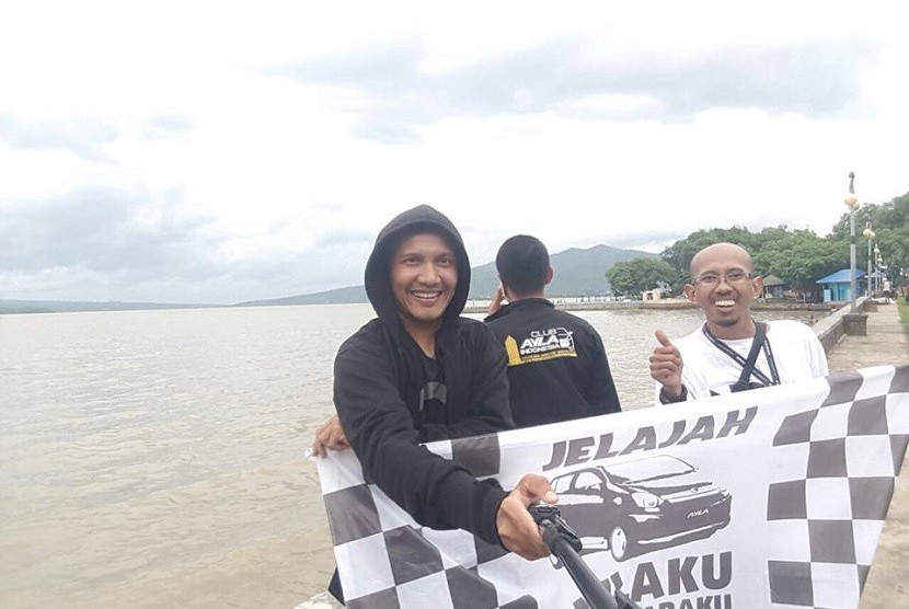 Tim Jelajah Aylaku Nusantaraku ‘Club Ayla Indonesia (CAI) Gazzz To Florez’ tidak bisa menyeberang dari Pelabuhan Sape, Nusa Tenggara Barat 