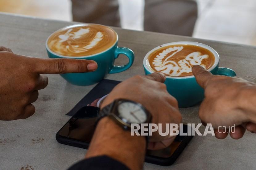 Kopi (ilustrasi). Indonesia mengusung kopi dan biskuit sebagai produk unggulan Nusantara di bazar amal internasional Kementerian Luar Negeri China.