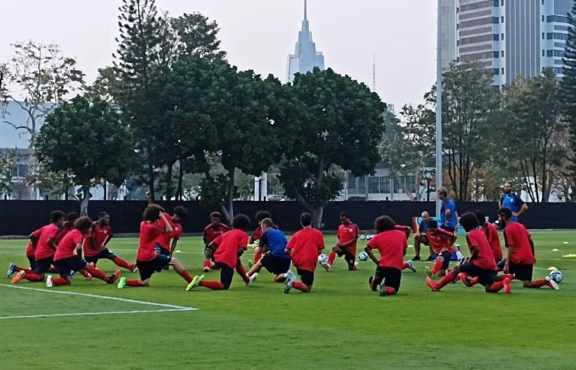 Timnas Kaledonia Baru saat latihan jelang laga Piala Dunia U-17 2023 di Indonesia.