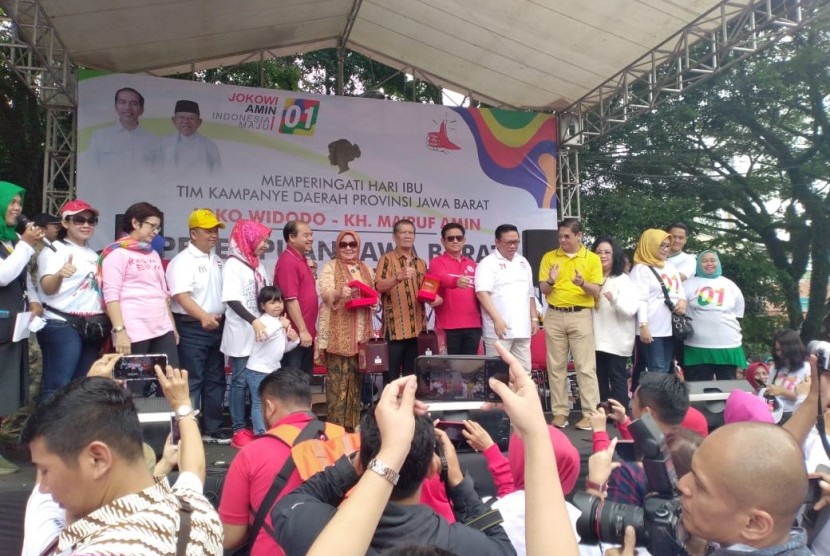 Tim Kampanye Daerah (TKD) Joko Widodo-Ma'ruf Amin (Jokowi-Ma'ruf) Jawa Barat menjadikan perempuan di Jabar sebagai garda terdepan dalam melawan kabar bohong (hoaks) dan fitnah. 