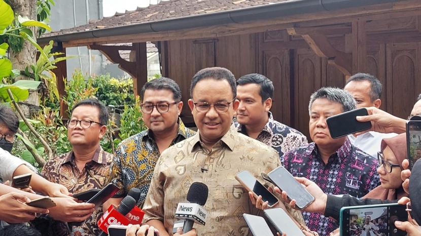 Tim kecil dari Partai Nasdem, Partai Demokrat, dan Partai Keadilan Sejahtera (PKS) menggelar pertemuan tertutup dengan bakal calon presiden (capres) Anies Baswedan di kediamannya, Jakarta, Jumat (27/1/2023).