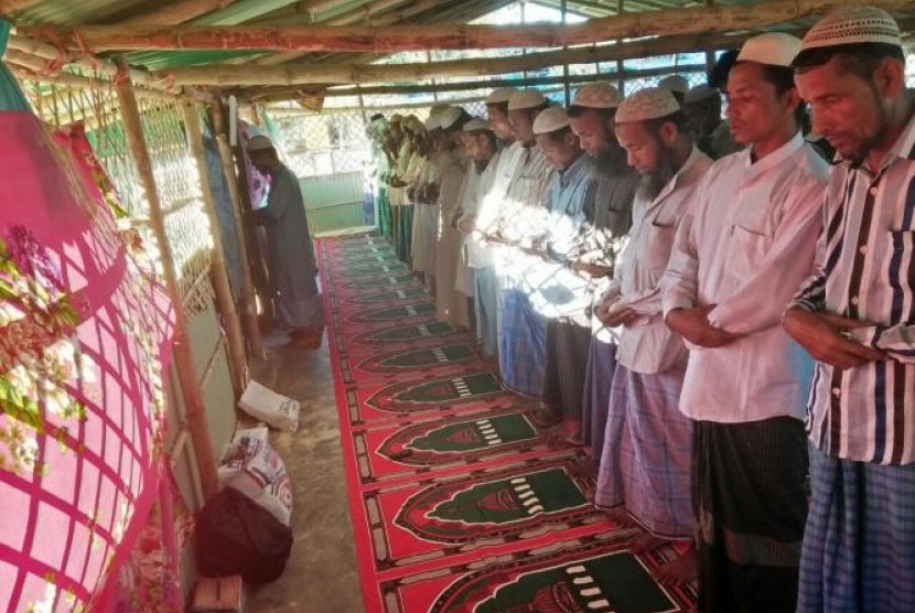 Tim kemanusiaan Daarul Quran akan memperbaiki tempat-tempat ibadah di beberapa kamp pengungsian yang ada di Cox’s Bazar.