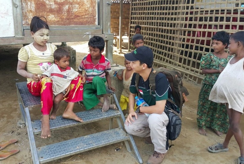 Tim kemanusiaan Dompet Dhuafa saat berkunjung ke Sittwe, Myanmar