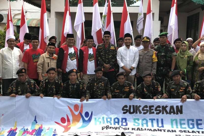 Tim Kirab Satu Negeri GP Ansor diterima oleh unsur pimpinan daerah Kabupaten Banjar, Kalimantan Selatan, Rabu (26/9).