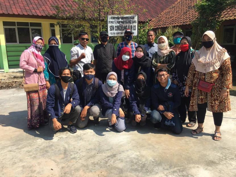 Tim KKN-Tematik mahasiswa IPB University Desa Cibanteng, Kabupaten Bogor, Jawa Barat.