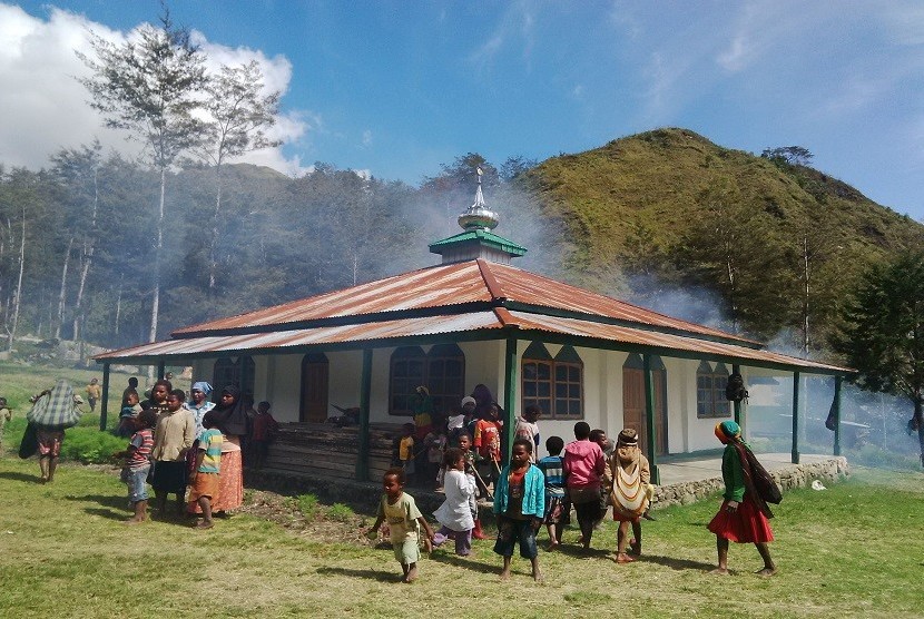 Kampung Muslim pedalaman Papua.