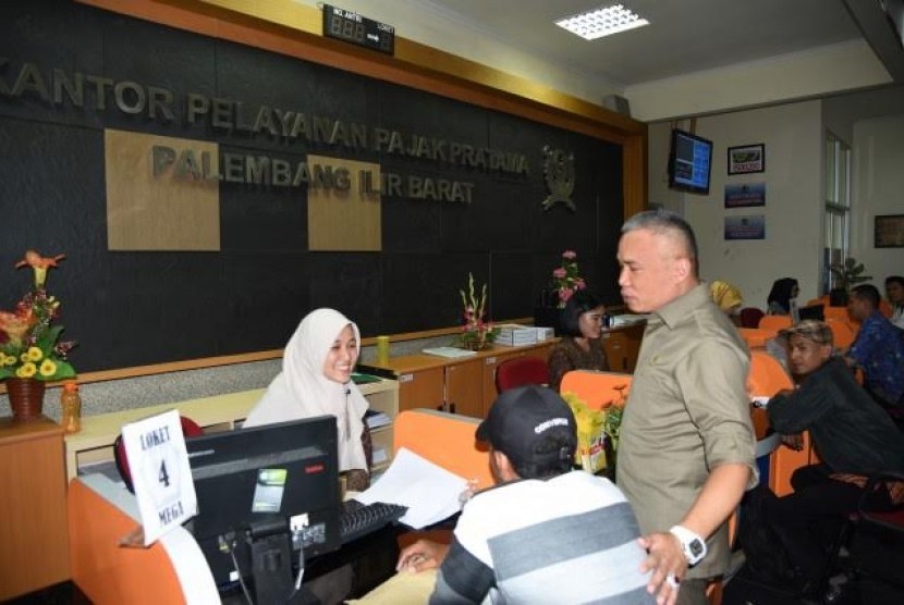 Tim Komisi IX meninjau Kantor Pelayanan Pajak Pratama Palembang Ilir Barat.