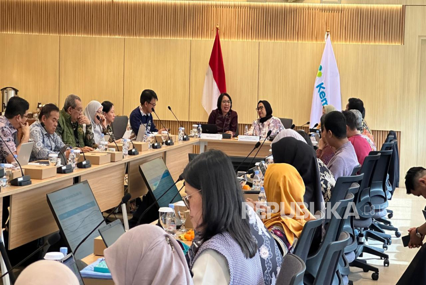 Tim Koordinasi Lintas Kementerian/Lembaga untuk Penyelenggaraan Program Makan Bergizi Gratis (MBG) bersama Dewan Pimpinan Pusat Persatuan Ahli Gizi (DPP Persagi) sedang menghitung kebutuhan tenaga ahli gizi untuk Satuan-Satuan Pelayanan Pemenuhan Gizi (SPPG) pengelola program MBG. 