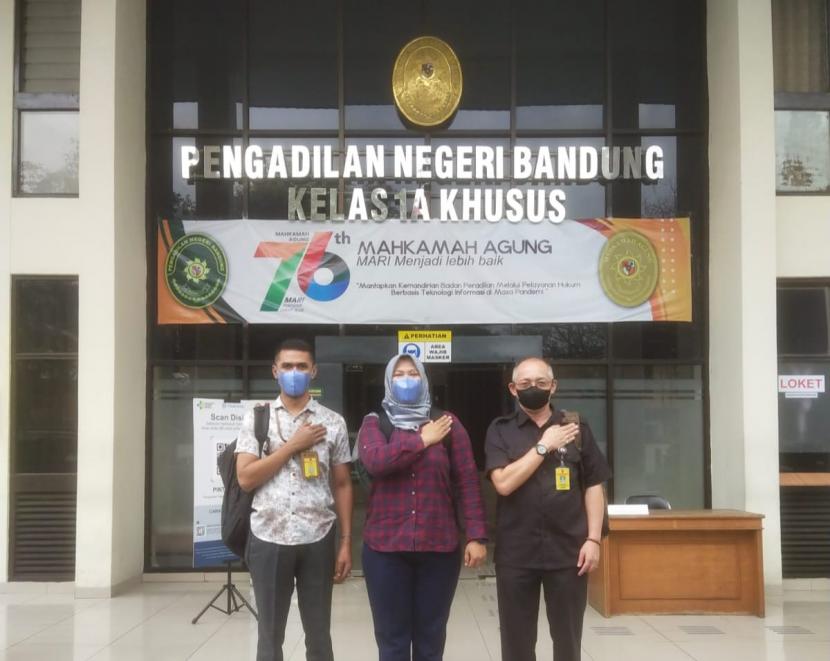 Tim kuasa hukum termohon (Polda Jabar) usai menghadiri sidang di PN Bandung.