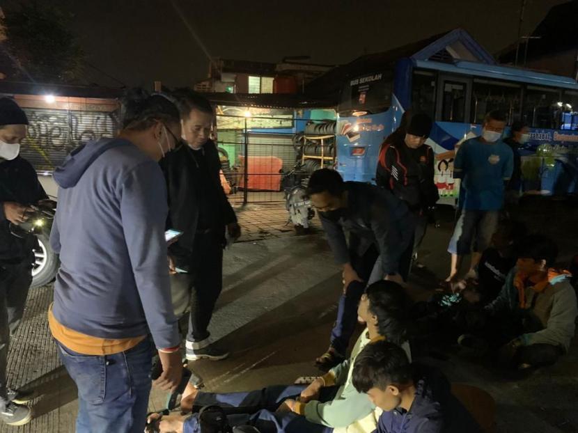 Tim Kujang Polresta Bogor Kota menangkap delapan orang pemuda yang tengah melakukan aksi tawuran di Simpang Talang, Kelurahan Kedung Halang, Kecamatan Bogor Utara, Kota Bogor.