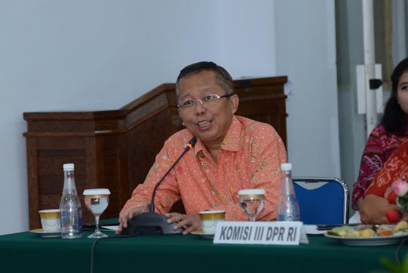 Tim Kunjungan Kerja Komisi III DPR dengan Kejaksaan Tinggi Sulawesi Utara di Manado.