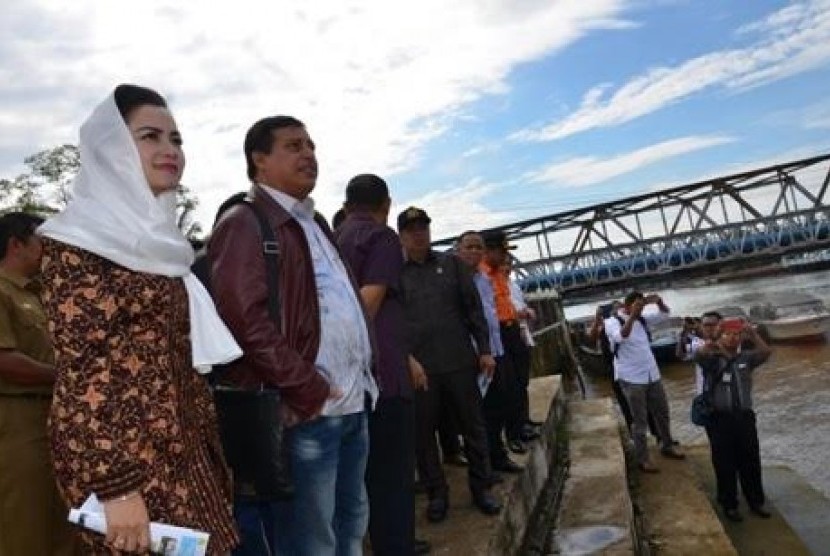  Tim Kunker Komisi V DPR meninjau lokasi pengembangan dan penataan wisata di Sungai Martapura Banjarmasin.