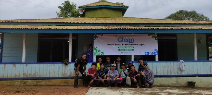 Tim Laznas BMH dan Pemuda Hidayatullah Malinau melakukan kegiatan Bersih-Bersih Masjid (BBM)  sebagai aksi menyambut bulan suci Ramadhan 1443 H.